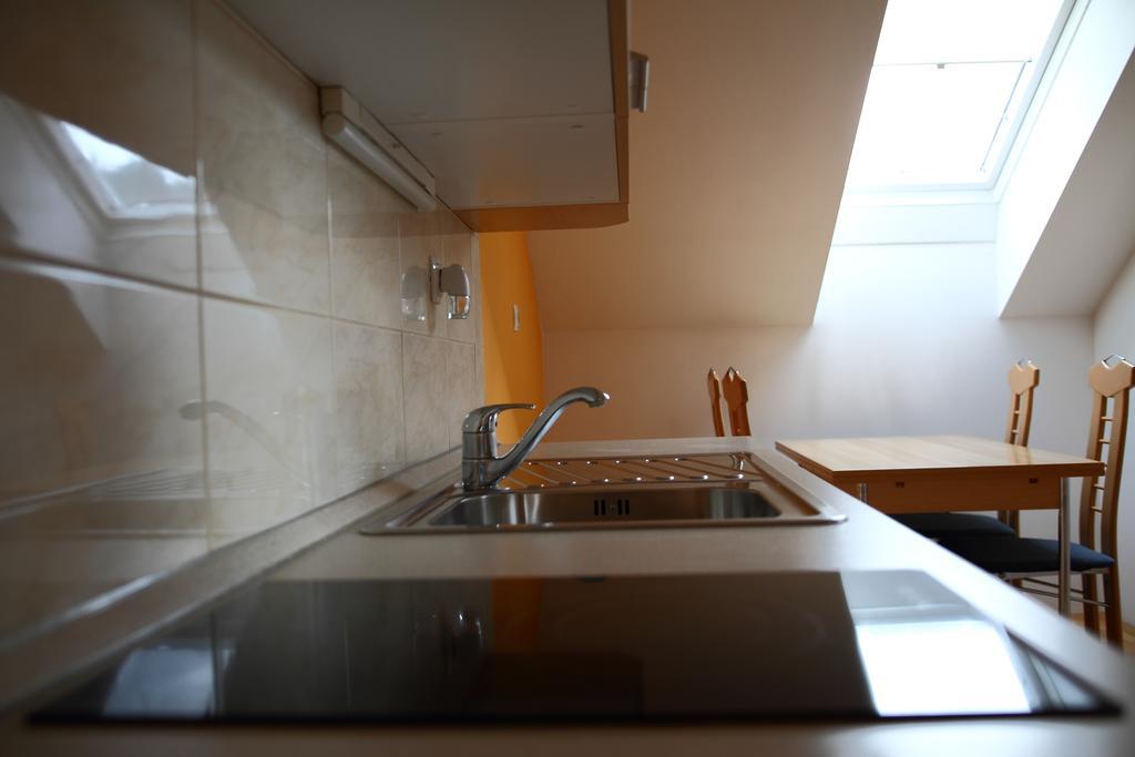Apartments At Gostilna Martin Trbovlje Chambre photo